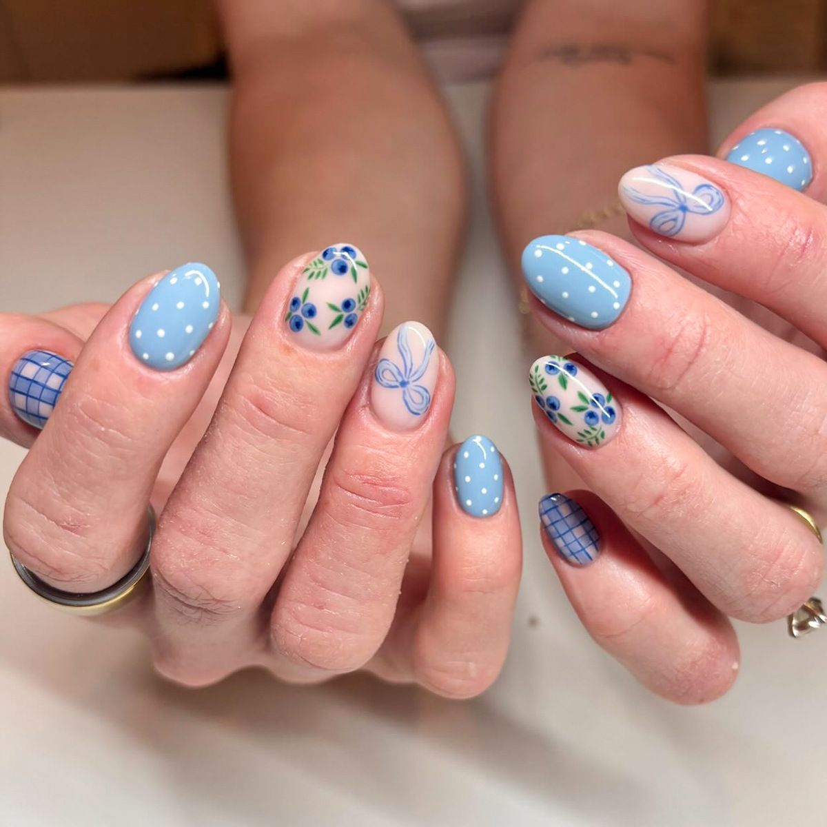 Nail Art Oval - 24pcs Short Almond Press on Nails