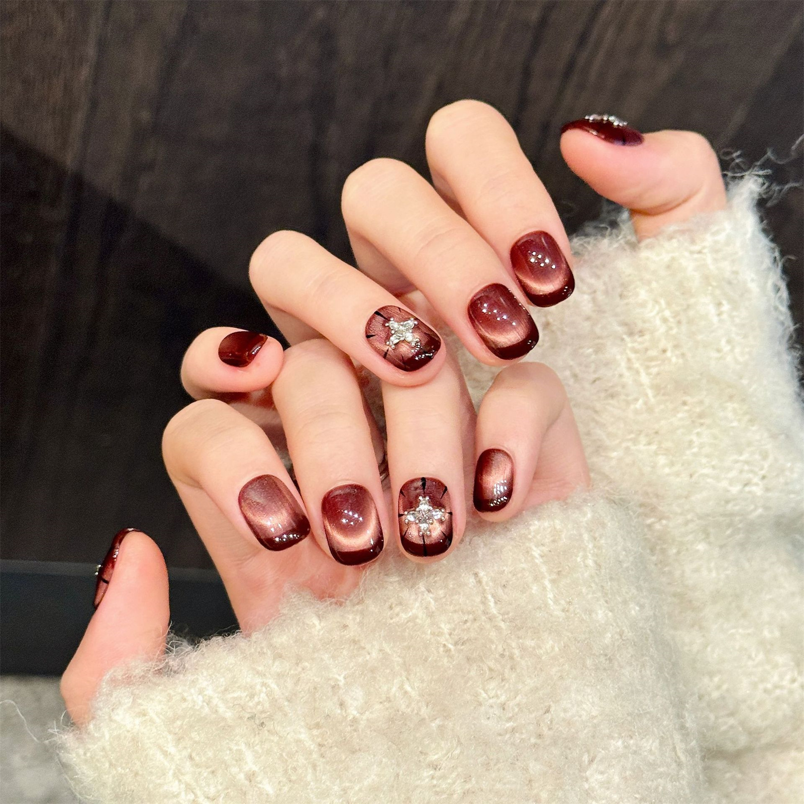 10pcs Wine-red Cat's Eye Press - مراجعة Nail Art Elegant وسعره