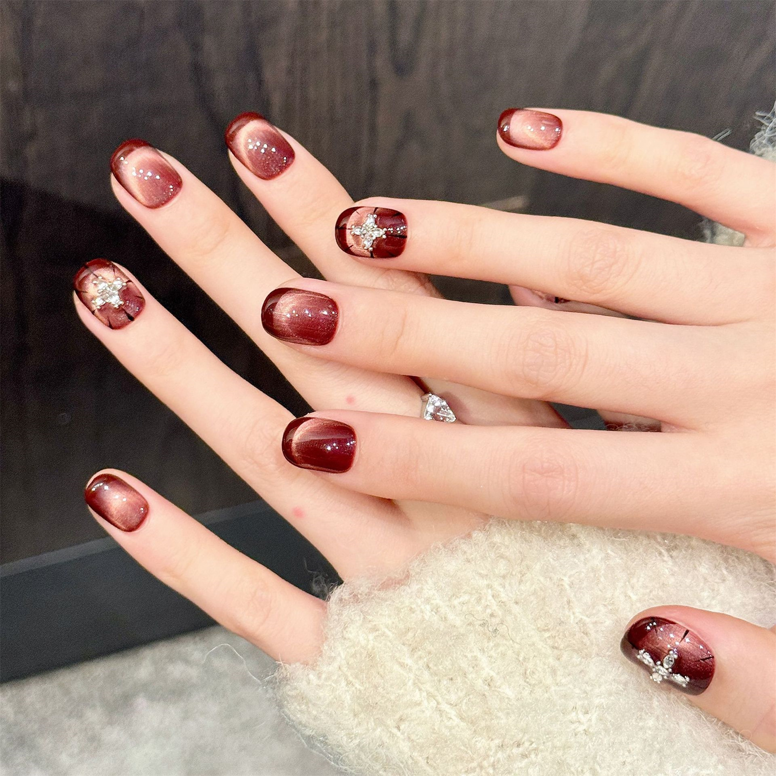 10pcs Wine-red Cat's Eye Press - مراجعة Nail Art Elegant وسعره