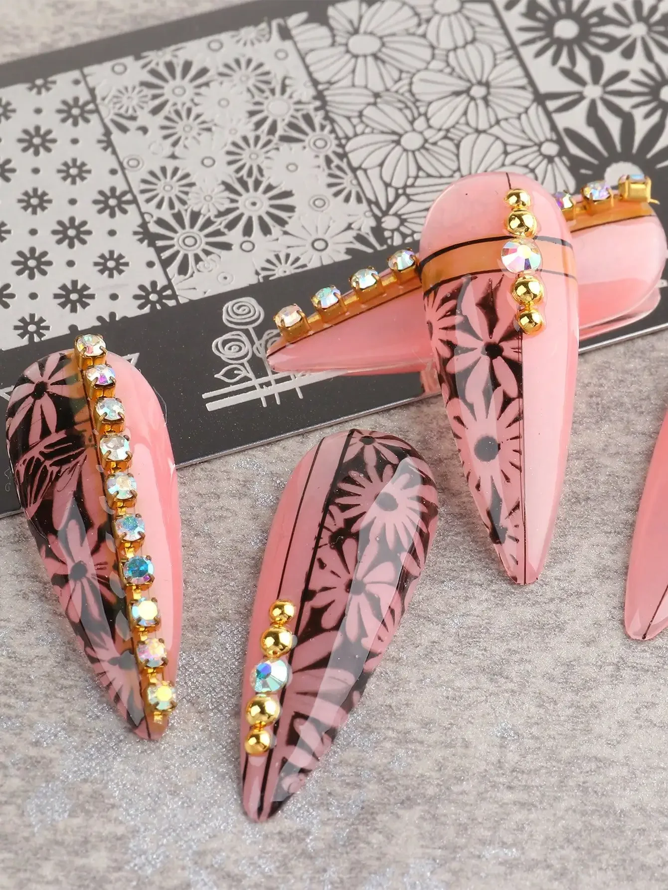 1pc Vintage Daisy Flower Nail  - مراجعة Nail Art Elegant وسعره